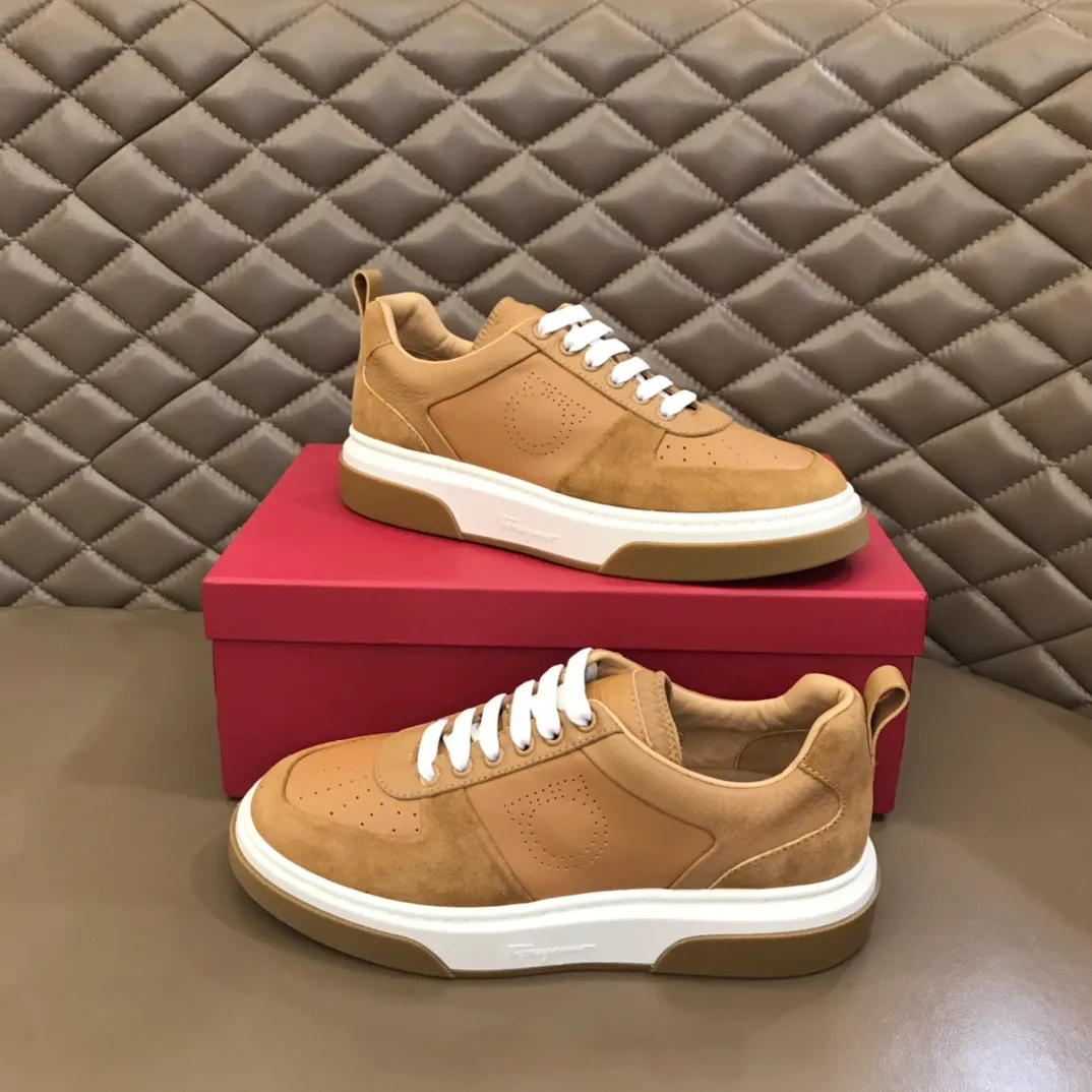 p420 "Salvatore Ferraga**" men's low-cut fashion sneakers. This casual shoe has a novel structure and is made of soft calfskin. The contrasting color elements on the upper highlight the bold and avant-garde atmosphere. The first-layer cowhide lining is high-end and comfortable. Energetic and fresh, these shoes can be worn with casual looks or add a touch of street style to elegant trousers.  Size: 38-44